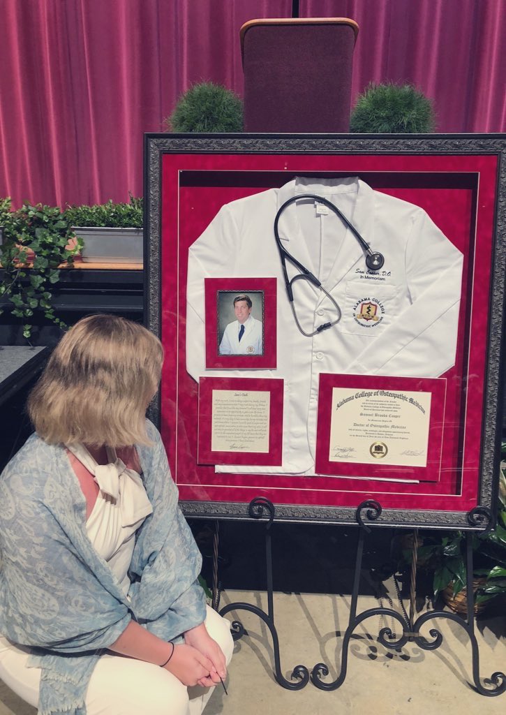 material_goblin's tweet photo. Accepting a posthumous medical degree on behalf of my late husband, is still one of the hardest things Iβve done, to this day.
Itβs unreal to think thatβ¦ in a few years from now, Iβll have my own. #throwbackthursday #driz https://t.co/1LH6kHk0oC