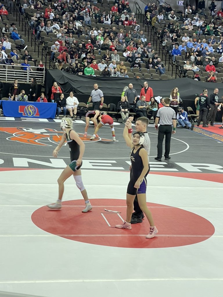 BK and Jasmine both take the pin in round 1!