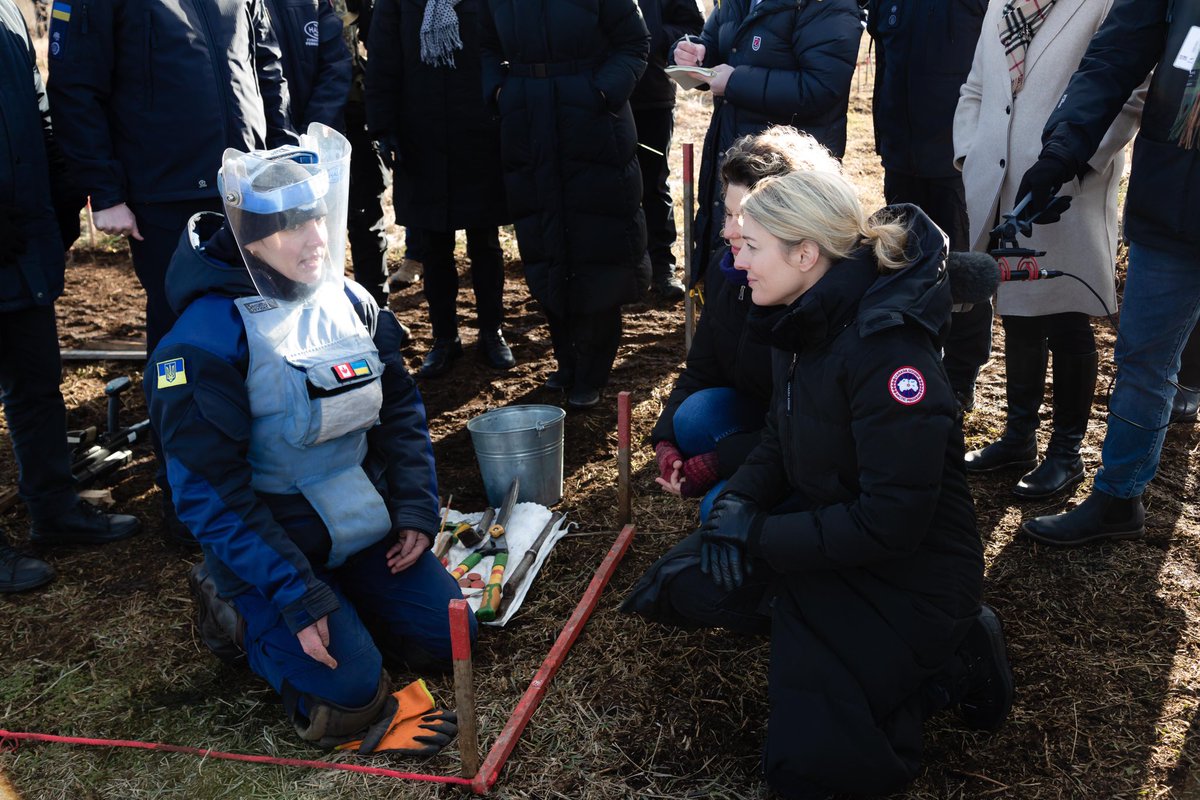 Mélanie Joly tweet media