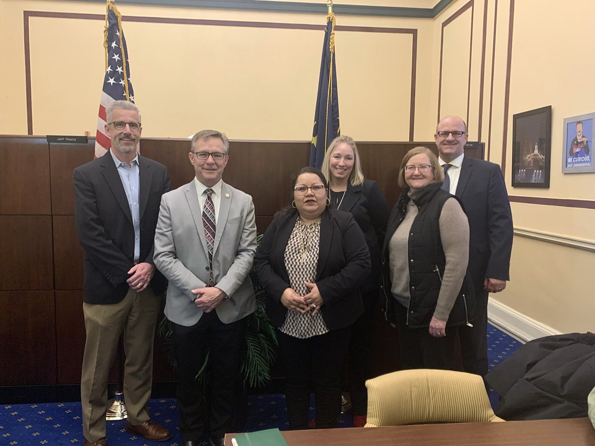 LCSS administrators and parents spent the day meeting with Indiana state legislators including Senator Raatz, the chair of the Education Committee, to advocate for the expansion of School Choice for our families. It was a busy and productive day at the state capitol! 🏛️📓🎓📚