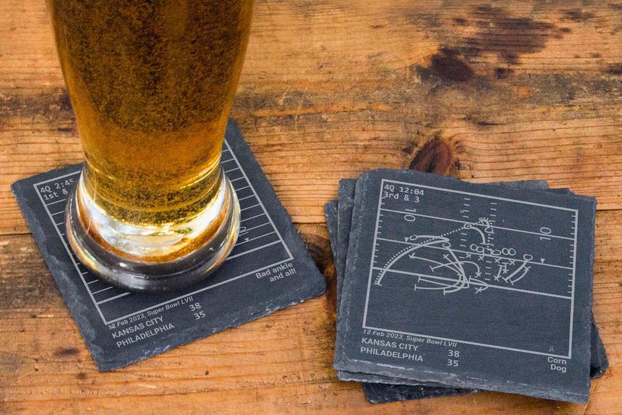 🚨Giveaway🚨 We have partnered with Playbook Products to giveaway this awesome set of coasters commemorating 4 plays of #SBLVII to one lucky Chiefs fan! To enter: 1️⃣RETWEET 2️⃣FOLLOW @ArrowheadLive and @PlaybookProduct ⏳Giveaway ends 2/19 @ 7pm CT⏳ playbookproducts.com/collections/gr…