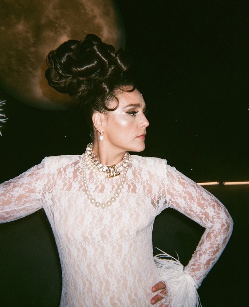 Jessie Ware Info on Twitter "📸 JessieWare behind the scenes of the ‘Pearls’ video shoot."