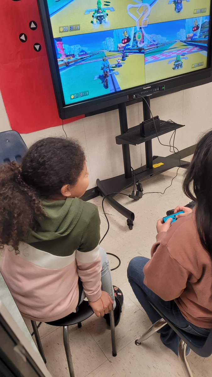 TexasTaz72's tweet photo. Students show off their gaming skills in our mini tournaments: Mario  Kart and Brawlhalla/Lego Brawl. #OdomEsports  @OdomES_AISD @MsRosalesMEd @RicardoPequeno1 https://t.co/UsA0y28Kkk