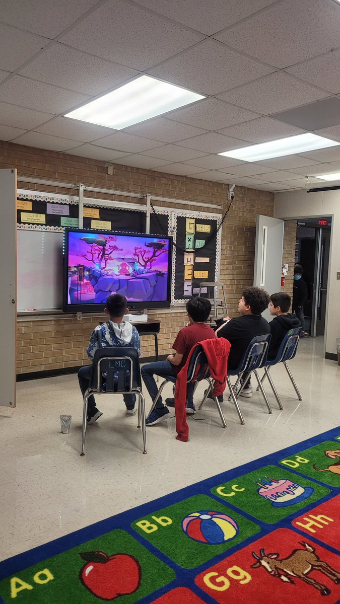 TexasTaz72's tweet photo. Students show off their gaming skills in our mini tournaments: Mario  Kart and Brawlhalla/Lego Brawl. #OdomEsports  @OdomES_AISD @MsRosalesMEd @RicardoPequeno1 https://t.co/UsA0y28Kkk