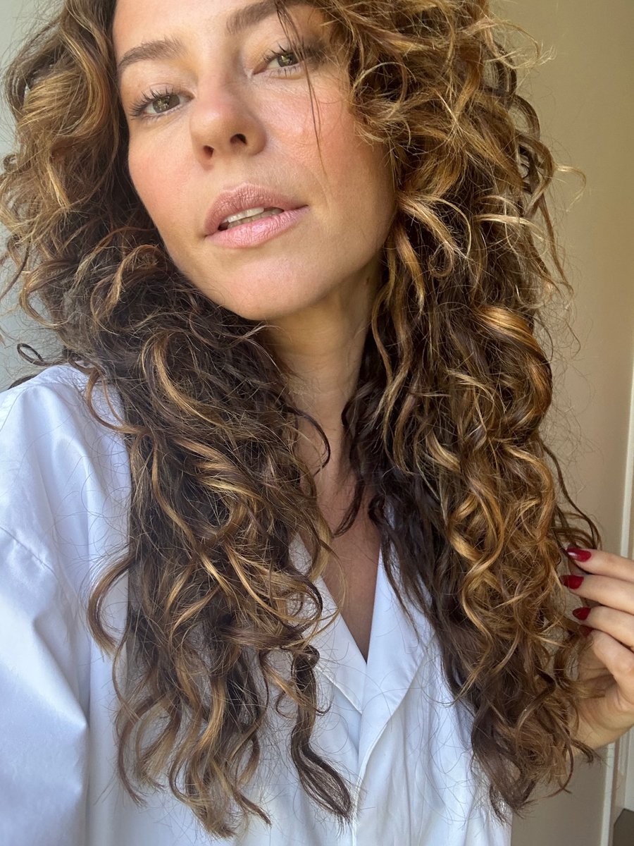 paolla's tweet photo. ✨💇🏼‍♀️ https://t.co/ZEQYbRNB5c