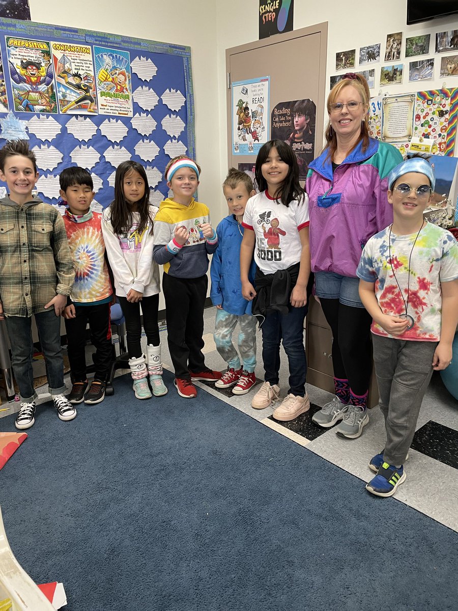DavidsonMViT's tweet photo. Decades Day! #mvitsimi #schoolspirit #simischools #thirdgraderocks https://t.co/uU5jCZmTET