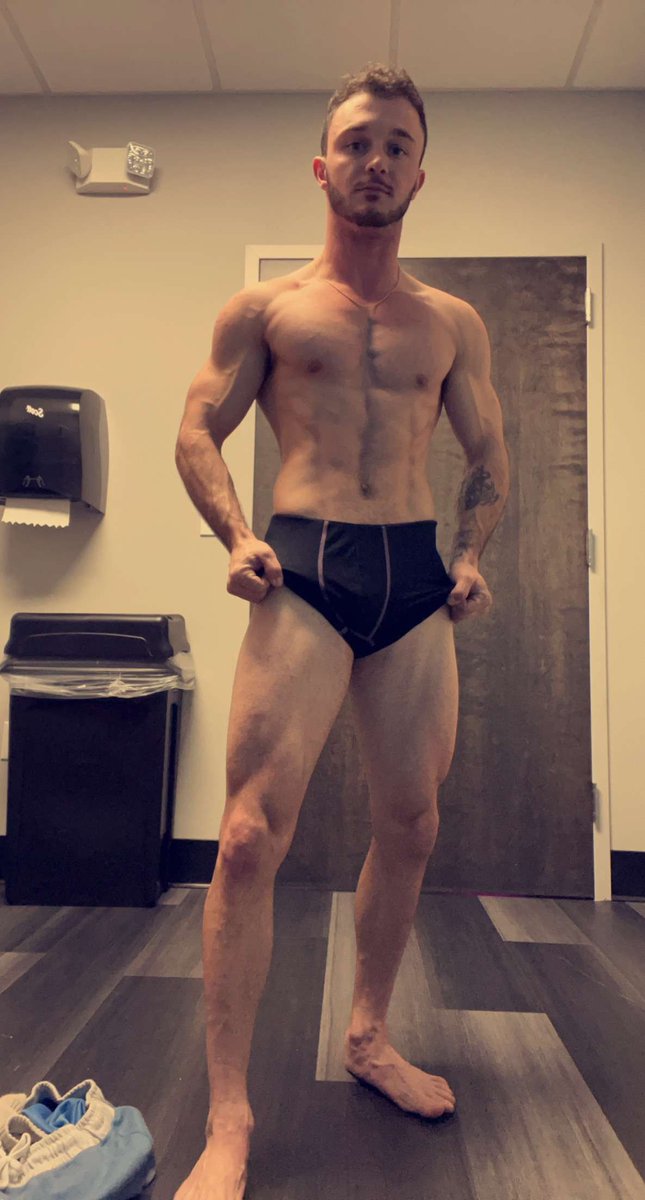 markfit00's tweet photo. Junes coming soon... How soon you gonna cum😜 https://t.co/7RZfsiZ0qF