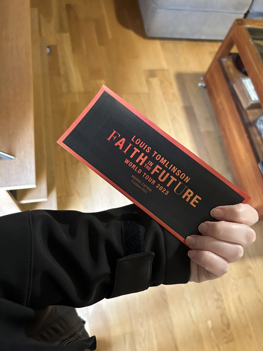 YralShop's tweet photo. If you are going to this years FAITH IN THE FUTURE tour ❤️‍🔥 this is your chance to have a 100% personalised souvenir of it 🫶🏼 In physical or digital copy! I sell them in vinted! #LOUISTOMLINSONinKL #LouisTomlinson #FAITHINTHEFUTUREWORLDBKK https://t.co/SyFXO7mSyV… https://t.co/d1nPSHCqCP