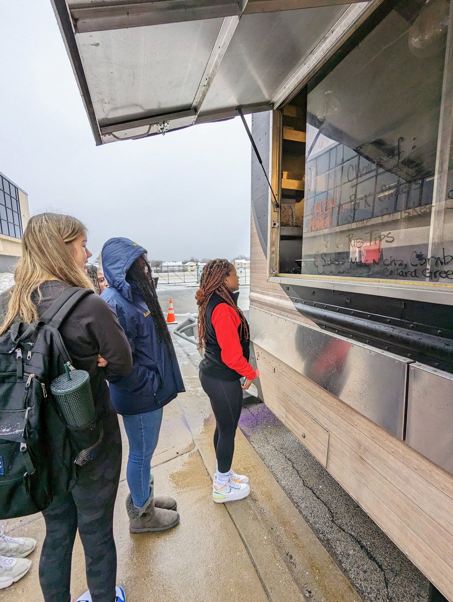 Mrs. Locher tweet media