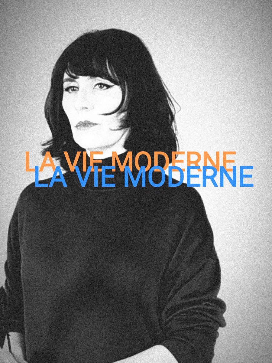 bresson_ph's tweet photo. Hier je suis passé voir Sophie qui réalisait son propre clip sur le titre La vie moderne. Je l'ai regardée qui rassemblait ses idées 🧡 et 💙 pour pouvoir vous les offrir bientôt en images.
#laviemoderne
©pb https://t.co/ewaYTBAeeK