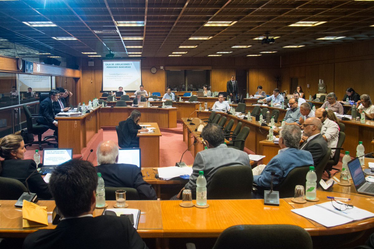 _RodriguezJuan_'s tweet photo. En la jornada de hoy, recibimos a las autoridades de la @cjpb_uy y de la Caja Notarial, a efectos de conocer su opinión sobre los cambios al sistema que introduce la Reforma de la Seguridad Social. https://t.co/IvRGzSKXVb