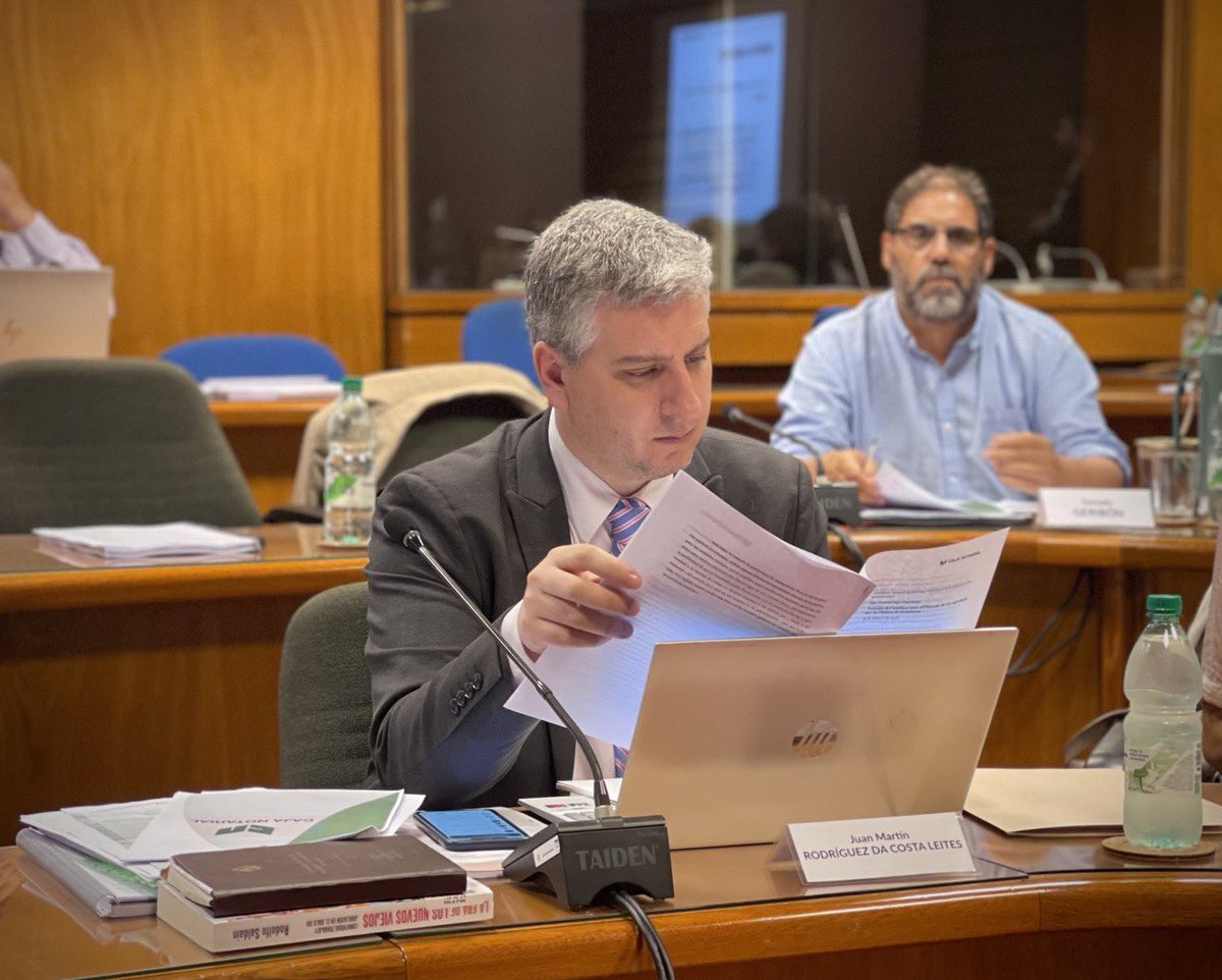 _RodriguezJuan_'s tweet photo. En la jornada de hoy, recibimos a las autoridades de la @cjpb_uy y de la Caja Notarial, a efectos de conocer su opinión sobre los cambios al sistema que introduce la Reforma de la Seguridad Social. https://t.co/IvRGzSKXVb