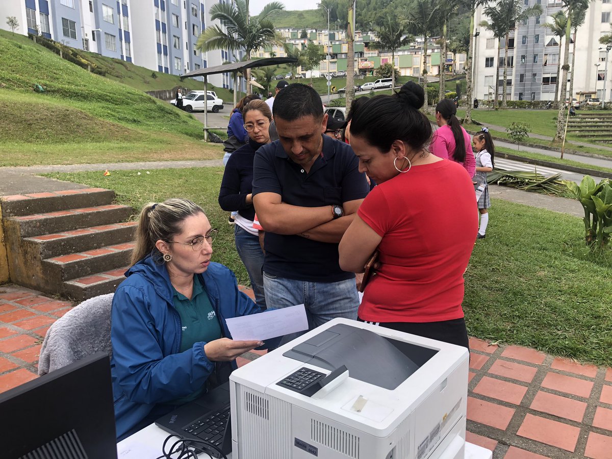 CiudadManizales's tweet photo. #CiudadResponsable 🤝
⚠️¡Propietarios del barrio Puertas del Sol! Hoy jueves y mañana viernes podrán visitar nuestra oficina móvil ubicada en el barrio, para resolver sus inquietudes sobre el avalúo catastral y el impuesto Predial.
🕣Desde las 2:00 p.m. hasta las 7:00 p.m. https://t.co/8kd2sMjZQU