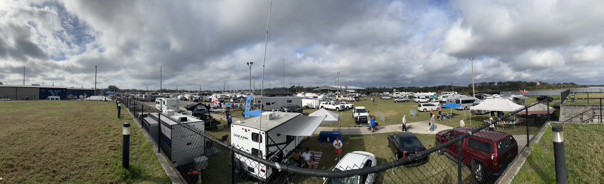 VJArray's tweet photo. Photos from @Hamcation #hamcation #hamradio @arrl 
I LOVE this #hamfest https://t.co/hb3UaWAoga
