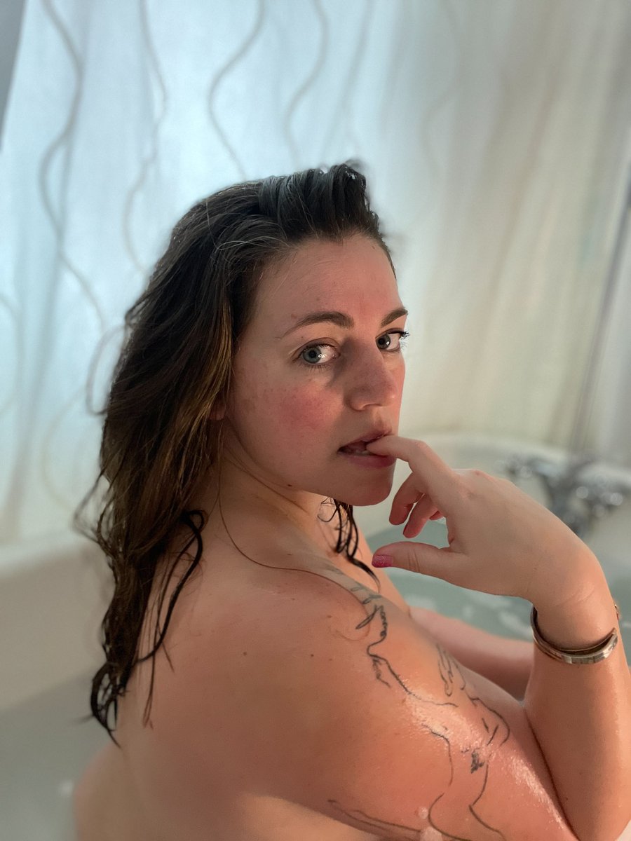 centerofmybeing's tweet photo. Join me in the bath?? #onlyfan #bath_time #bathtub https://t.co/XKguexMJtP