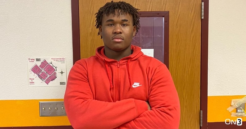 dschott328's tweet photo. 2025 OT Kaleb Jones holds offers from multiple Pac-12 programs. He broke down his interest in those schools with On3. 

Read (On3+): https://t.co/N2mWH4pMHV https://t.co/5dAqM4QPdF