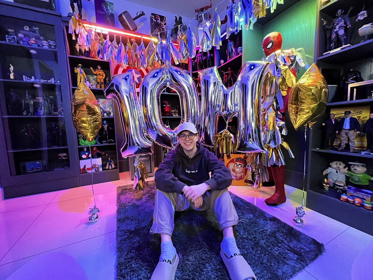 JuanSGuarnizo's tweet photo. Estoy en un sueño del que no quiero despertar jamás.

Gracias por los 10 millones de seguidores en Twitch, son la mejor comunidad. 💛 https://t.co/TcqrH0dJn6
