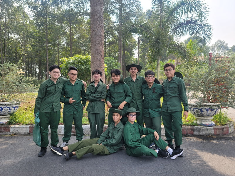 daihocUEF's tweet photo. Những trải nghiệm đặc biệt của UEFers khi "nhập ngũ" học quân sự xa nhà
https://t.co/lr5oaWO5PX https://t.co/DEqF6okuU5