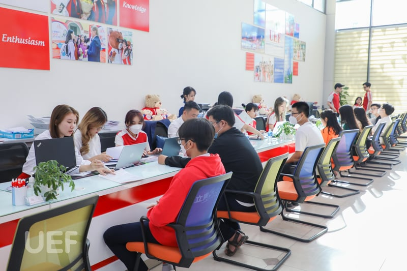 daihocUEF's tweet photo. Ngày đầu nhận hồ sơ xét tuyển học bạ, UEF chào đón nhiều thí sinh ở các tỉnh đến đăng ký
https://t.co/pk88Z8k8cM https://t.co/sGhcXEKEqO