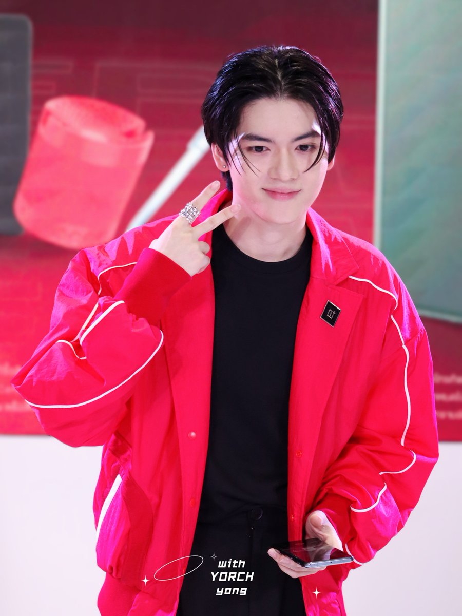 withyorchyong's tweet photo. ✌️❤
#yorch_yongsin #ยอร์ชยงศิลป์
#oneplus #oneplusth #oneplus11
#oneplus115G #shapeofpower https://t.co/Yw0OcaBjgP