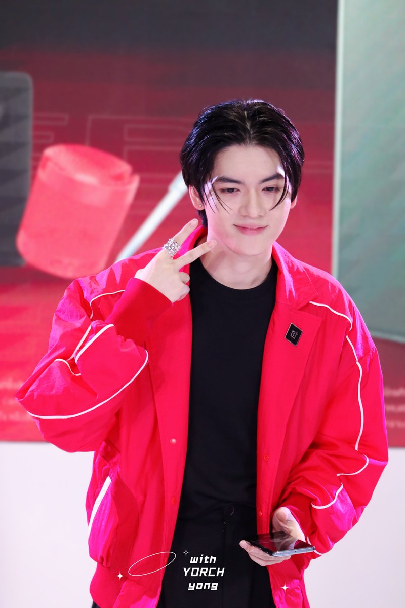 withyorchyong's tweet photo. ✌️❤
#yorch_yongsin #ยอร์ชยงศิลป์
#oneplus #oneplusth #oneplus11
#oneplus115G #shapeofpower https://t.co/Yw0OcaBjgP