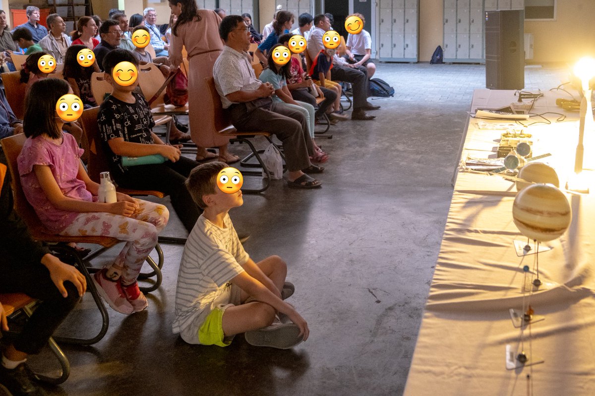 JacquesMantion's tweet photo. Au lycée René Descartes de Phnom Penh, Alain Doressoundiram de @Obs_Paris a donné une conférence sur les derniéres nouvelles du cosmos. Le public a été attentif et a pu faire des observations avec des télescopes.  
@LesiaAstro @aefeinfo @AEFEAsie https://t.co/shlF7LdbBX