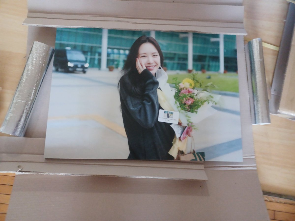 eunsalanghae's tweet photo. #Apinksne
@H940210
진짜 꿈꾸는 것 같음. 이벤트에 당첨되고 올해 성인되었는데 올해 진짜 잘 풀릴 것 같음. 손나은 생일카페를 준비해준 모든 분들 감사하고 제 아이디를 뽑아준 황오빠님 진심으로 감사합니다♡ 나은언니 사랑해요♡
소중히 간직할게요. 감사합니다. https://t.co/W4INl3xzEN