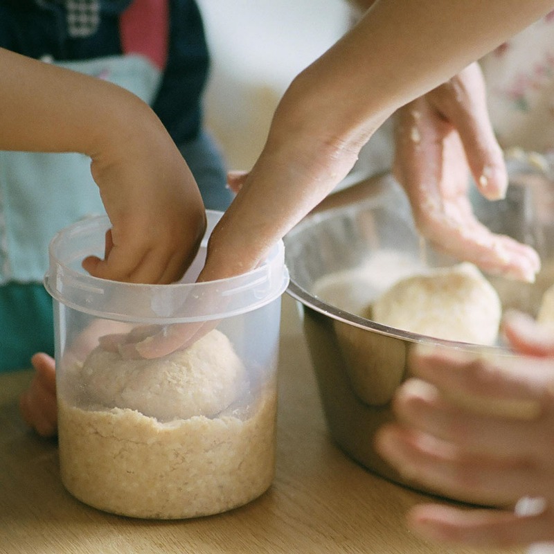muji_net's tweet photo. 初めての味噌づくりに、『手作り味噌セット』

米麹をたっぷり使った甘みの強い福井の味噌づくりを楽しめるキットです。容器が付いているので、初めてでも手軽に始められます。

また、無印良品 港南台バーズ では、2023年3月3日（金）、4日（土）に味噌づくりのワーク���ョップを開催します。