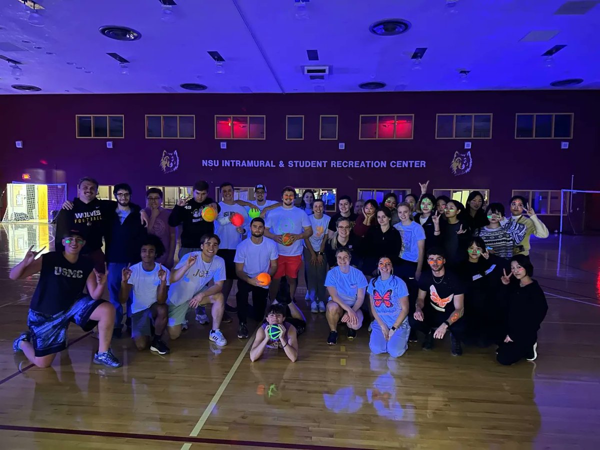 We had a BLAST at neon dodgeball! 

#NEON #dodgeball #collegerec #northernstateu #aberdeensd