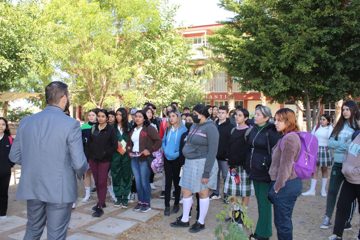 COBAES_07's tweet photo. #CobaesNoticias 🗞 | Estudiantes de 6to. Semestre de nuestro #Plantel07 visitaron la #UAdeO UR #ElFuerte para realizar una visita guiada por sus instalaciones para conocer la infraestructura con que se cuenta para cada #ProgramaDeEstudio que forma parte de su #OfertaEducativa. https://t.co/Js3wrzQ9OP