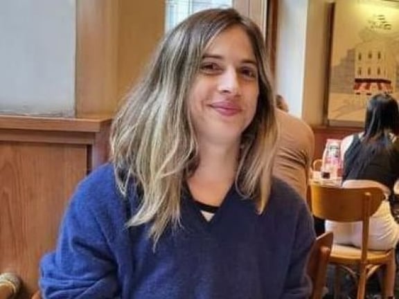 desaparecidaorg's tweet photo. María Belén Olivastro tiene 33 años, desapareció el 13/2 en Mar del Plata, provincia de Buenos Aires. Está bajo tratamiento médico. Se hizo la denuncia. Por favor compartir, y si la ven avisar #URGENTE a la policía local, o al ☎️ 911

#MarDelPlata #BuenosAires https://t.co/ZfPxmXgaPj