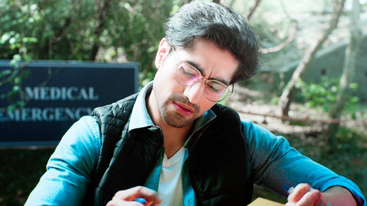 Priyank92865703's tweet photo. @Dpiff_official @ZEE5Shows @ZEE5India Rooting for the FINEST ACTOR #HarshadChopda for his portrayal of #AbhimanyuBirla in #YehRishtaKyaKehlataHai for the #BesActor (television) award in #dpiff2023 @Dpiff_official @anilmishra_15 #dpiff2023harshadchopda @abhialmish https://t.co/ksQhuxc5IE