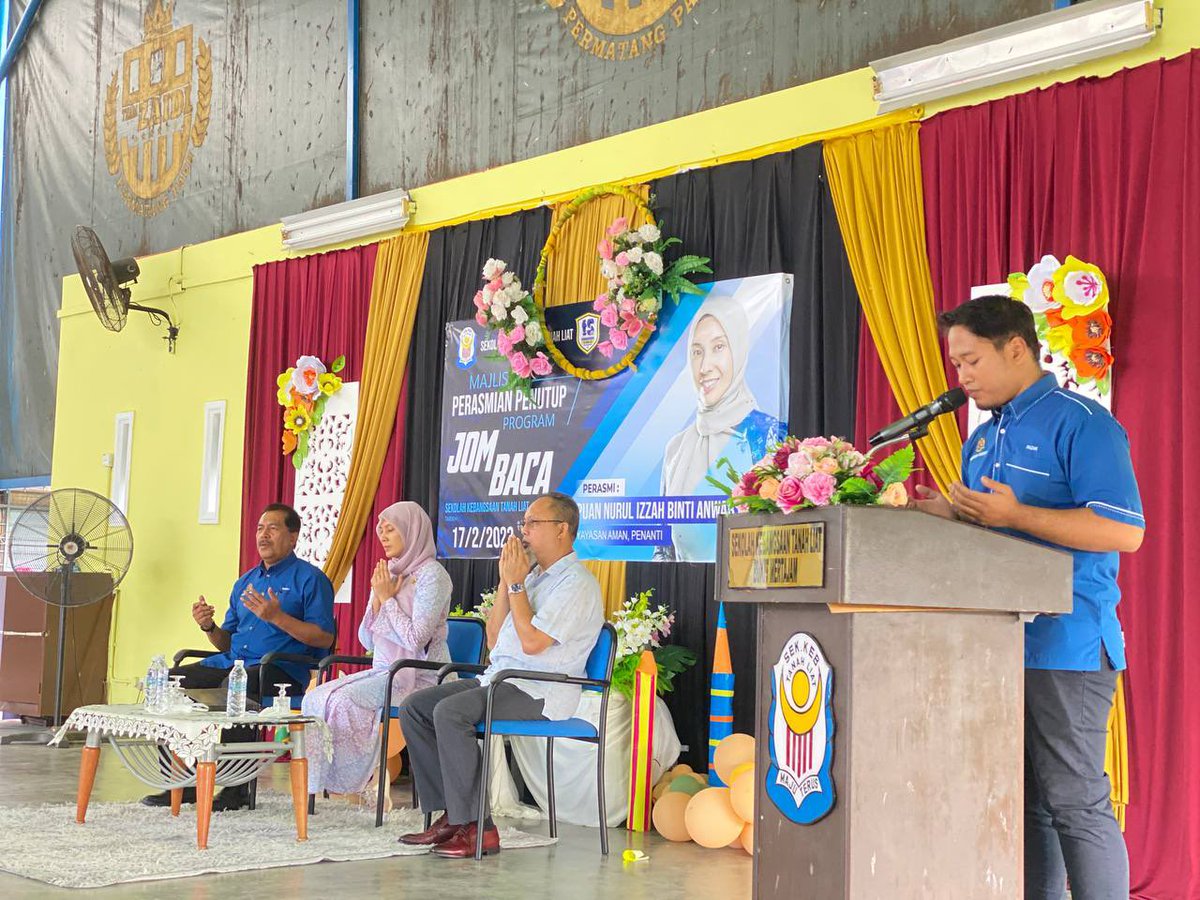 n_izzah's tweet photo. Rata-rata 20% kanak-kanak di sekolah masih belum dapat menguasai kemahiran membaca &amp; menulis. Alhamdulilah, terima kasih i-Sina! Guru-guru yang terus menabur bakti dalam usaha menyelamatkan anak-anak drpd masalah ini. 

Bersama 221 kanak-kanak di SK Tanah Liat, Permatang Pauh! https://t.co/iPR7q0qski
