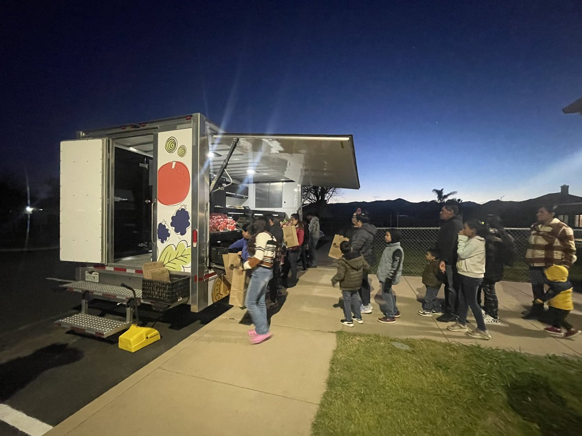 KBarronCaliz's tweet photo. Held our first 2023 Equipo de Padres Migrantes (EPM) meeting in King City last night. We had a great turnout! Special thank you to the amazing Monterey County Food Bank! They served a delicious dinner and provided groceries and produce to every family.  #Grateful https://t.co/zdoF4JOKe7