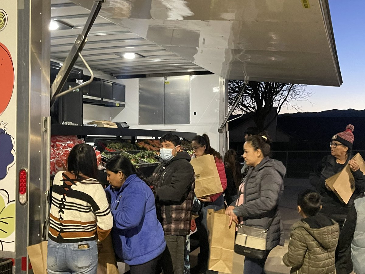 KBarronCaliz's tweet photo. Held our first 2023 Equipo de Padres Migrantes (EPM) meeting in King City last night. We had a great turnout! Special thank you to the amazing Monterey County Food Bank! They served a delicious dinner and provided groceries and produce to every family.  #Grateful https://t.co/zdoF4JOKe7