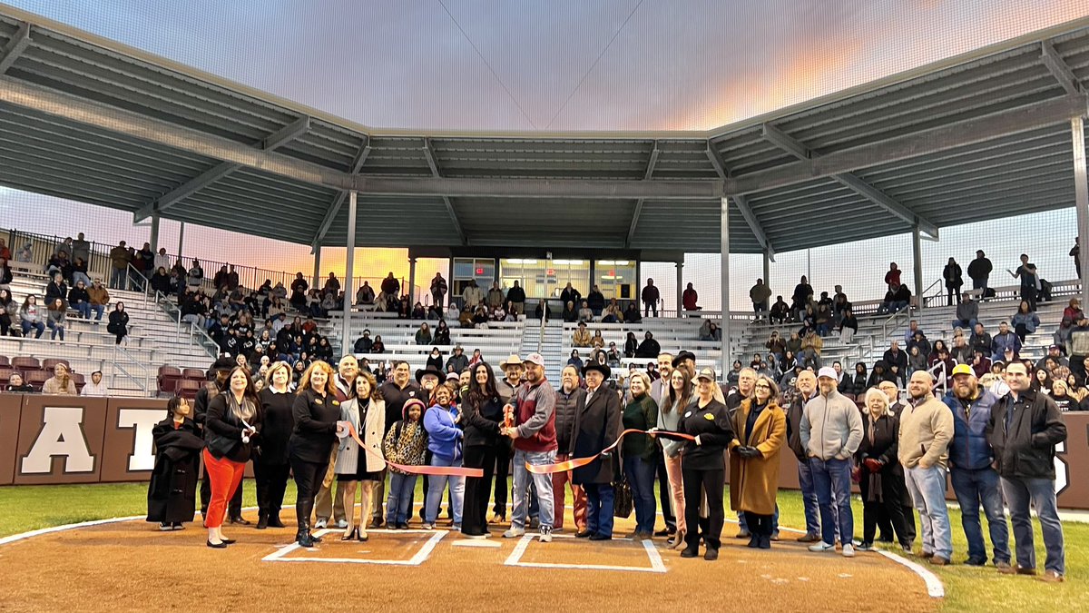 PHSWildcatBsb's tweet photo. What a night at the ballpark. Thankful to everyone that showed up and braved the cold weather. It was a special night to open up the new and improved Wildcat Baseball Stadium. https://t.co/S5dfniMMtk