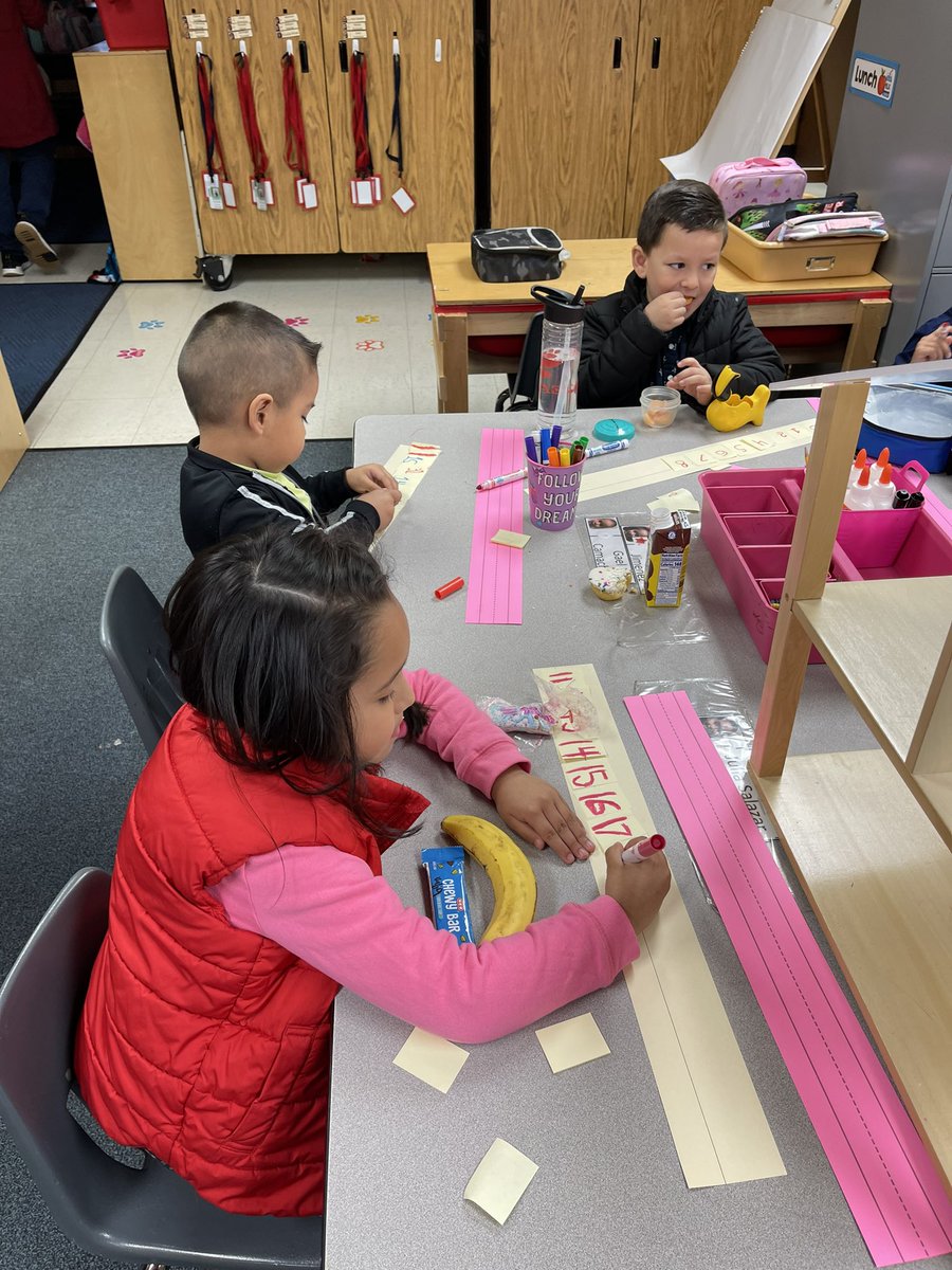 MrsRuizPK's tweet image. Working on number recognition #BILPREK #mathlovers @BlackBearkats