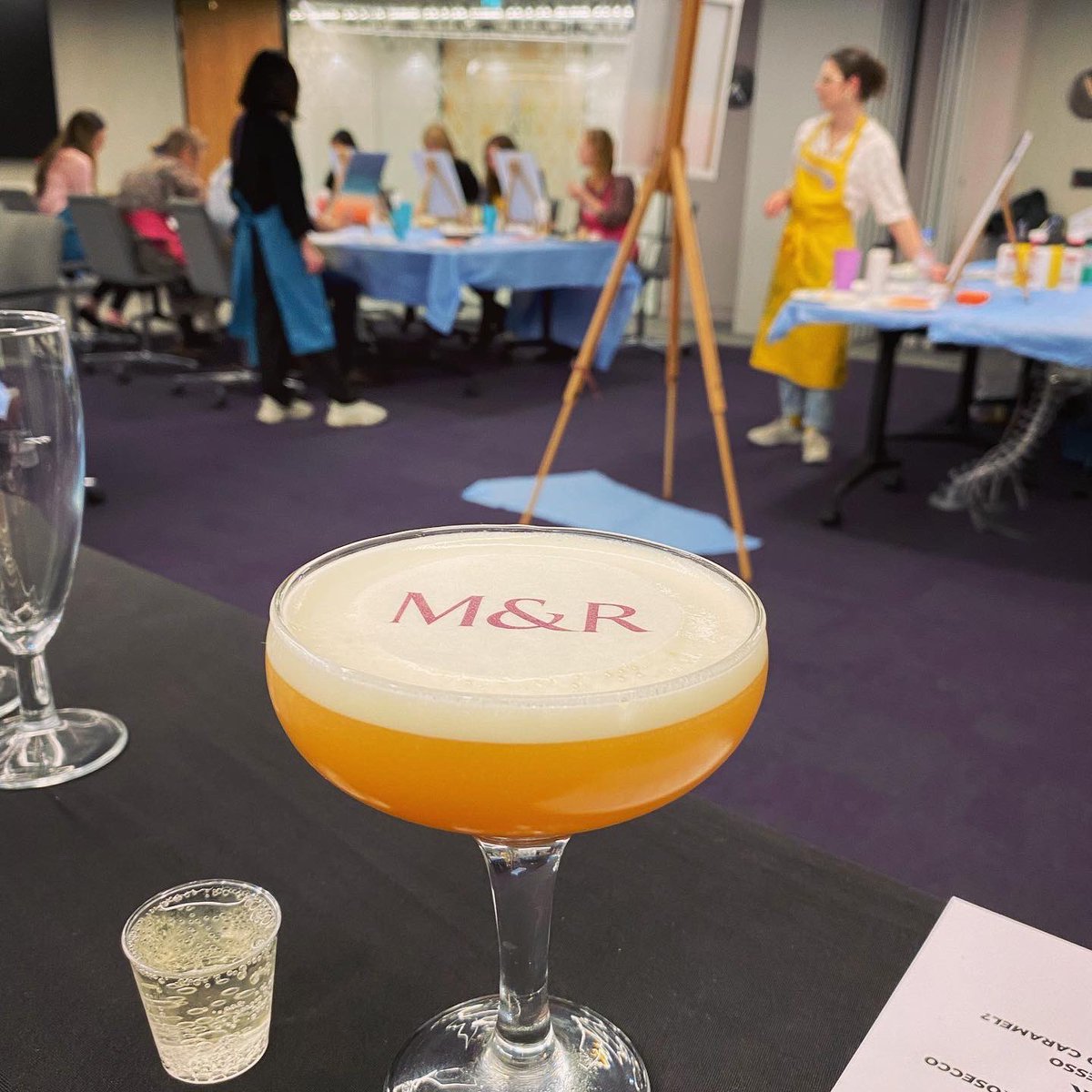 A fun night in #London tonight with our lovely clients Mills &amp; Reeve 🙌 Had a great time serving up drinks for a painting workshop with the awesome <a href="/brushandbubbles/">Brush and Bubbles</a> 🎨🍹🎉
.
#popup #cocktailbar #london