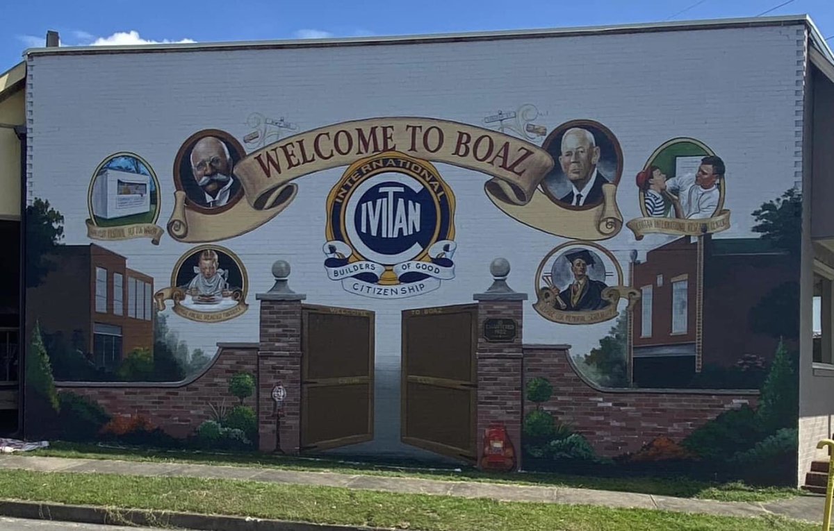 visitlakegville's tweet photo. Downtown Boaz has several stunning murals that are all photo-op worthy! 📸 Make plans when you #explorelakeguntersville to see these and share your photos with us!

#boazalabama #boaz #boazal #marshallcounty #visitnorthal #travel #alabamatravel #sweethomealabama #thisisalabama https://t.co/RijKiLhtgD