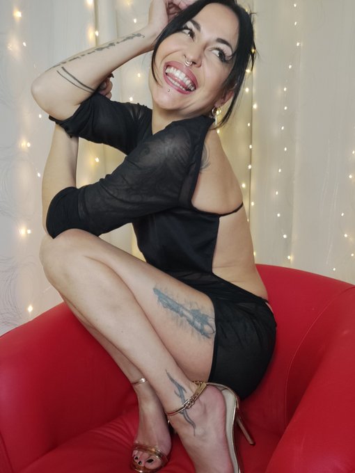 Un'ora e mezza cos&igrave; non si pu&ograve; dimenticare 🤣🤣🤣🤣 Grazie bastardi ❤️❤️❤️💦💦💦 https://t.co/RulSkHaTW7