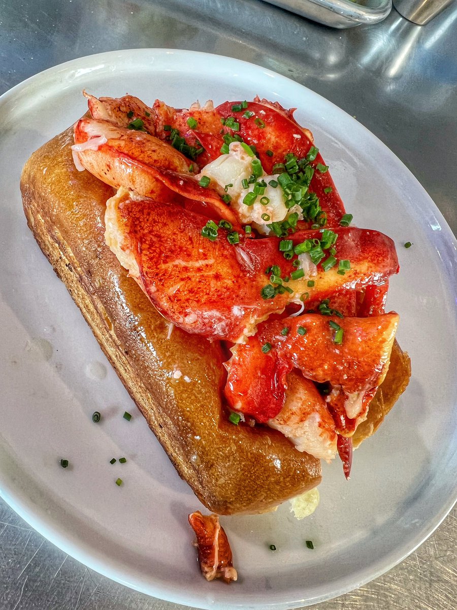 ChefGruel's tweet photo. Dipped in butter https://t.co/KCONvyS4Rz
