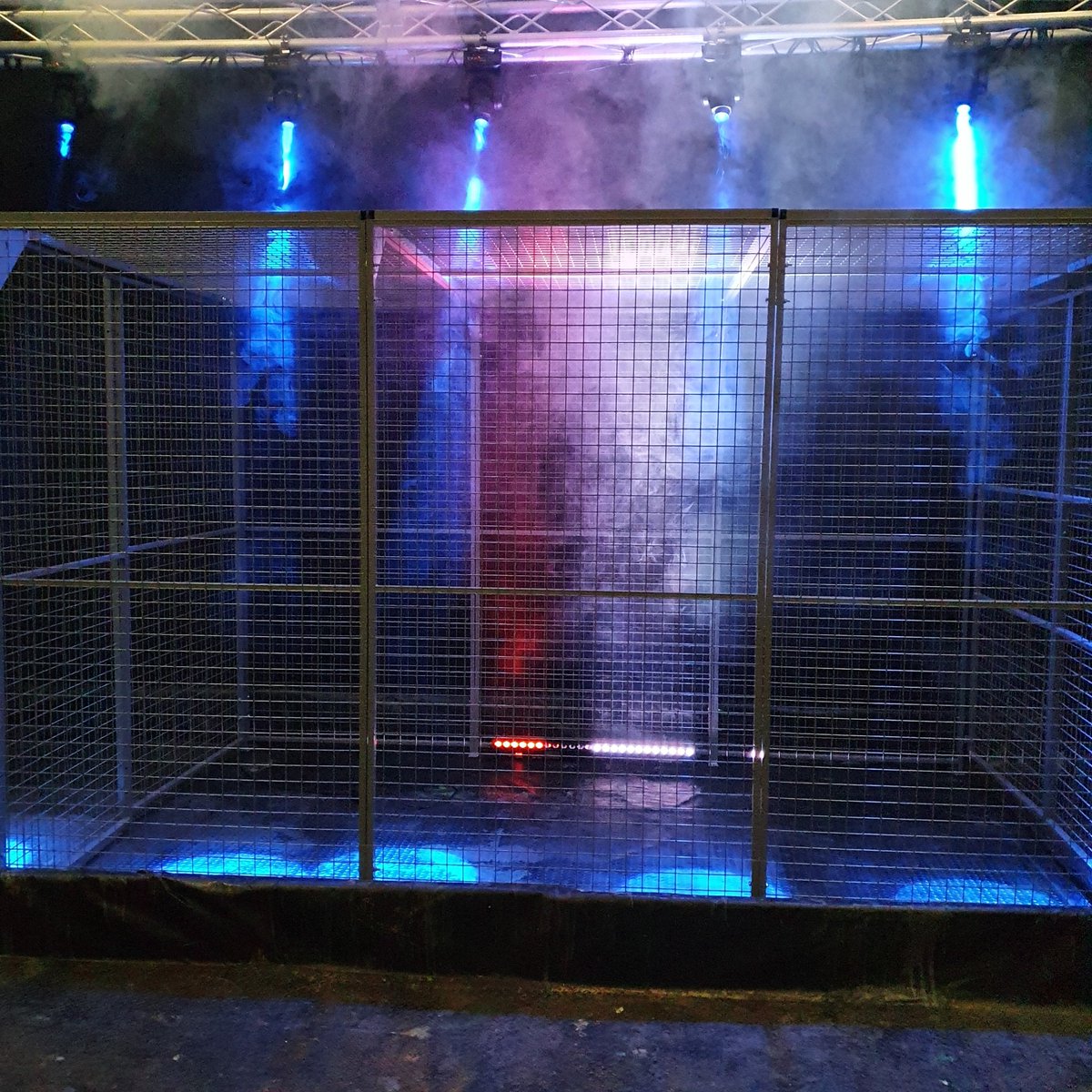 MindtrapStudios's tweet photo. The Kage at Tamar Valley Studios: This set is available to hire. A great atmospheric, dark and haunting set for promotional use, music video, arts or photography. 

For more information or enquiries call 0845 64 34 650 or email info@bluelightmedia.org.uk https://t.co/Unf3zo1DCO