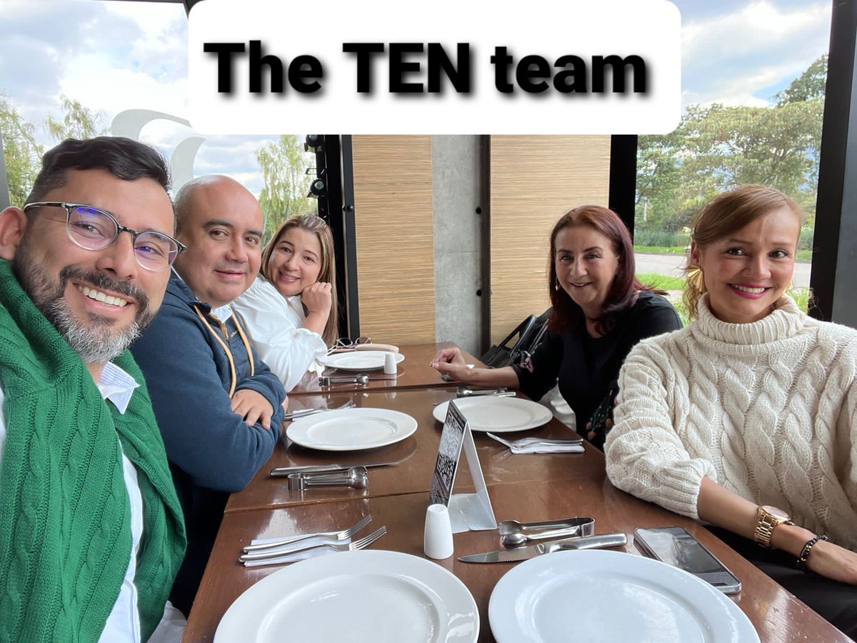 MartaISernaN's tweet photo. .@PTA_Colombia Gracias tutores y formadores que apoyaron nuestro trabajo como coordinadores zonales para un logro superior al 90% en metas 2022. Vienen nuevos retos que, como formadores, asumiremos con el compromiso de siempre. @Daz4Grace @DazRubiano @DPulecio @DIANAECHAVARRIA https://t.co/XdwTOCbEkT