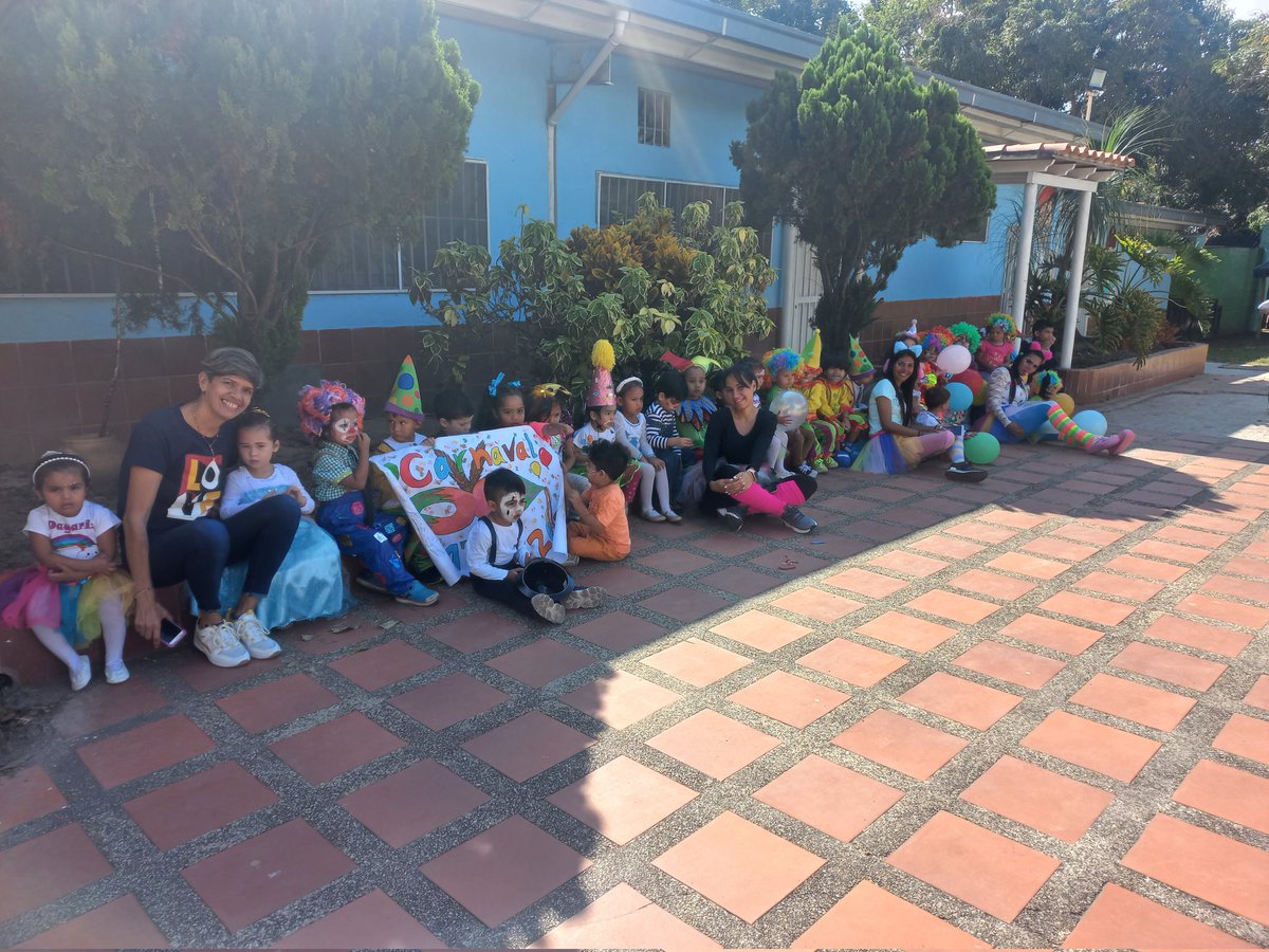 Entre risas, pitos y matracas, los niños y niñas del Preescolar Fuerte Tiuna celebraron el Carnaval #ExcelenciaEducativaMilitar
🥳🤡🤠