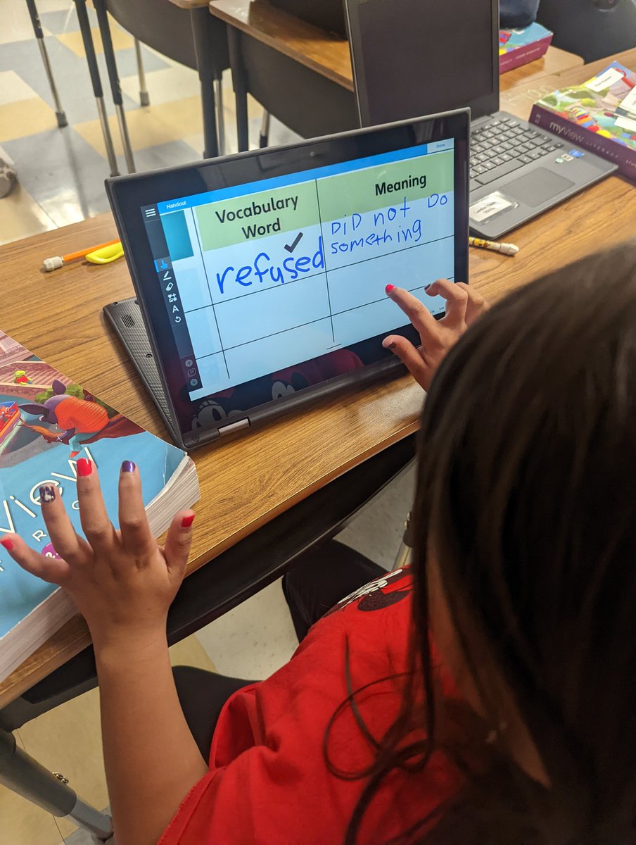 denise_walker17's tweet photo. When a simple vocabulary handout from the workbook becomes interactive!! 🙌🏽 The kids LOVED getting messages from me as I was grading their work!  @LumioSocial https://t.co/JAE4k4huTW