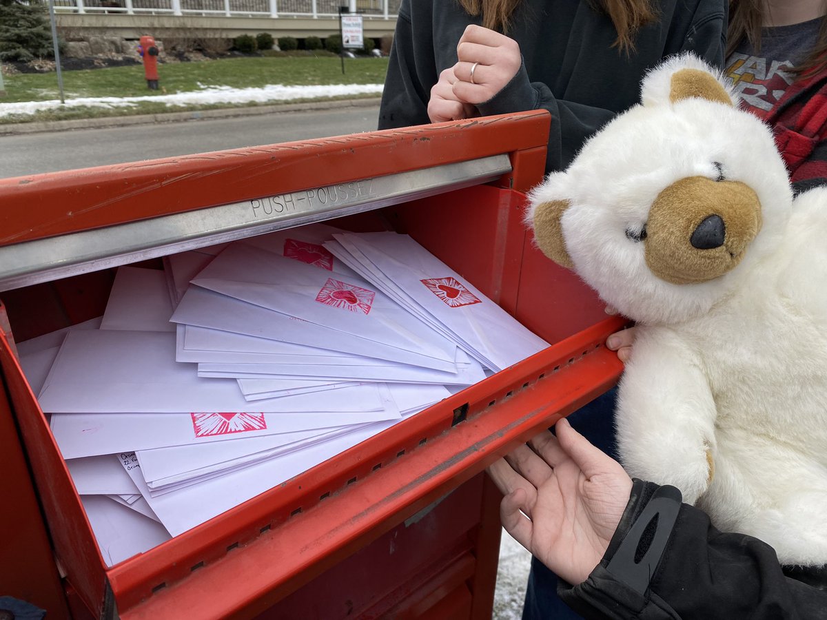 Students mailed 175 letters to PM Trudeau today, asking for equality for all First Nations children. #HaveAHeartDay @OAnnouncements @ugdsb @CaringSociety