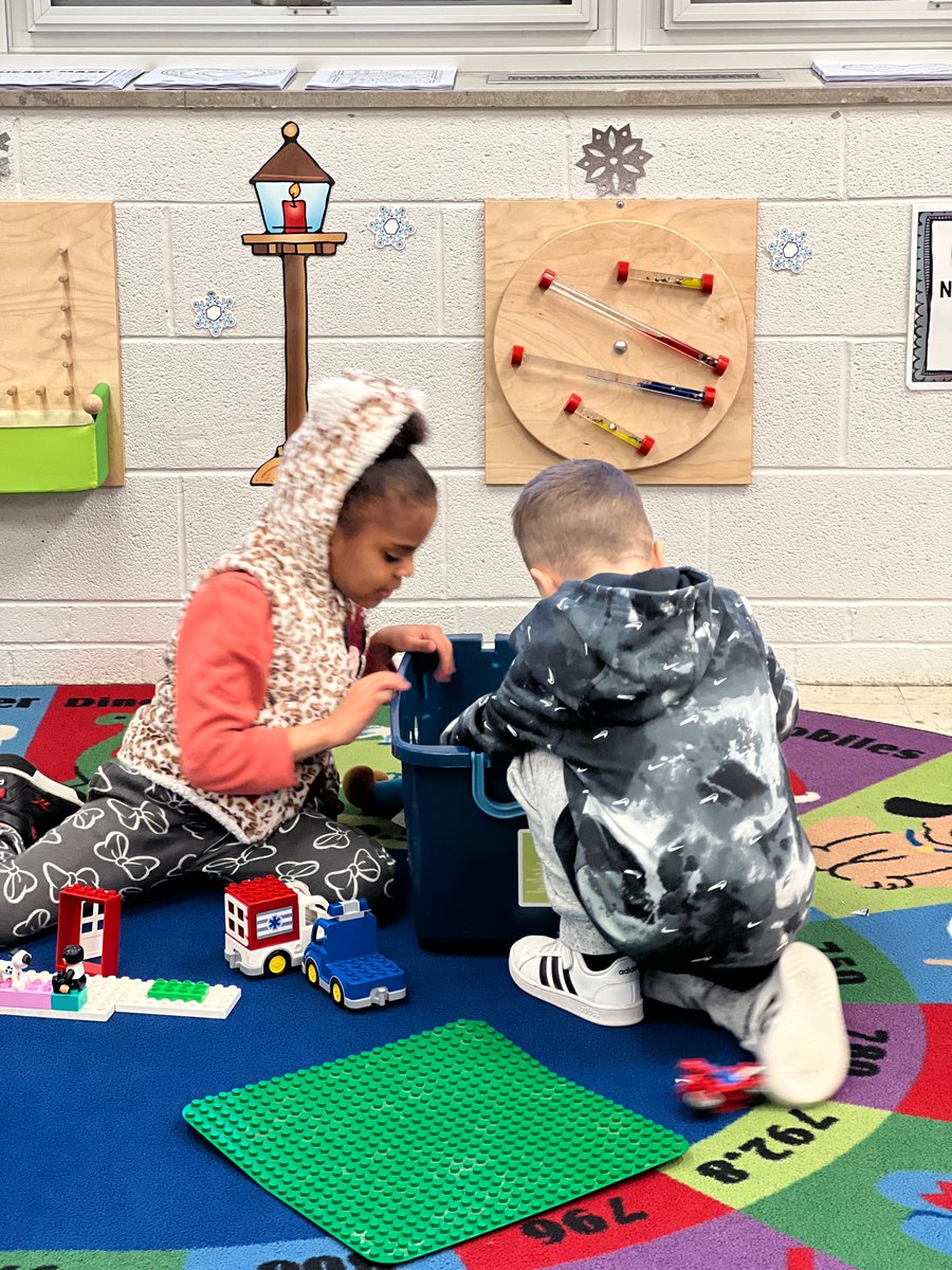 gonzalezkellym's tweet photo. Loved seeing Mrs. Ereditario’s class in AELC #librarymakerspace earlier this week—these little Eagles radiated building and book joy! Such smart thinking in planning structures + loved to see their reading choices—Elephant, Piggie, & Knight Owl are in good hands💜💛 #STEM #STEAM https://t.co/z2ltUMNbvO
