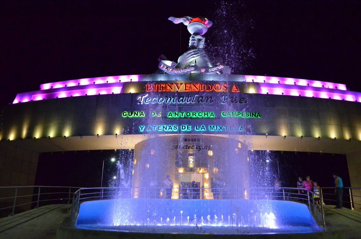 DimasRomeroGonz's tweet photo. Conoce #Tecomatlán realmente te sorprenderá el desarrollo y bienestar logrado por su gente organizada en @AntorchaOficial 

Además, disfruta de la #FeriaTecomatlán2023 “La Feria de la Unidad entre los Pueblos”, una de las ferias más importantes de la mixteca poblana. 🎡 🚘🔥👢🎤 https://t.co/QwUO5TaIVw