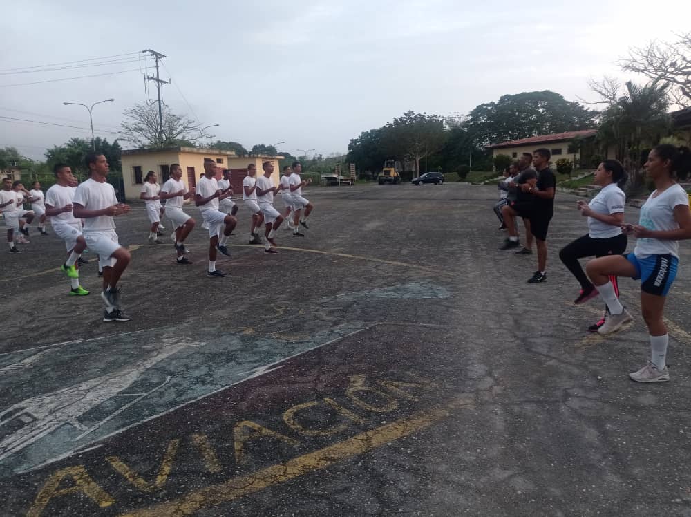 EJB_7NFTP's tweet photo. #16Feb2023 Actividades deportivas dentro de las instalaciones del 7mo NFTP promoviendo la mente y cuerpo sano, desde los circuitos de entrenamiento físico. ¡Vida saludable! https://t.co/l04UjzKbeU