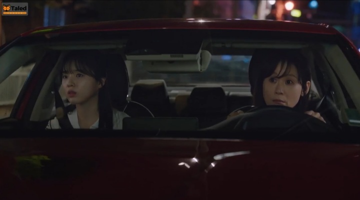 alwaysforglee's tweet photo. elas viram o carro dele e simplesmente seguiram ele, essas duas realmente n tem mais oq fazer, help #CrashCourseInRomanceEp6 https://t.co/qAnfQtH9ad